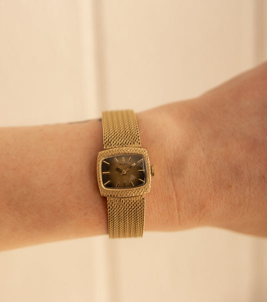 Vintage Gold Timex Watch with Mesh Bracelet