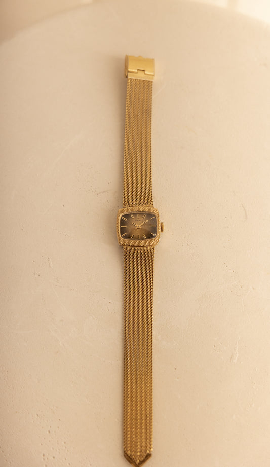 Vintage Gold Timex Watch with Mesh Bracelet